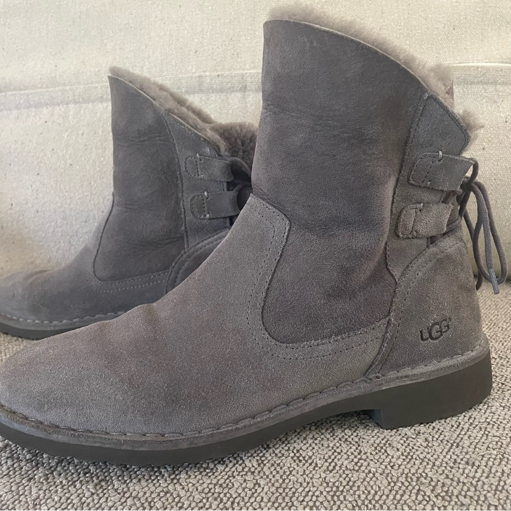 UGG Naiyah boots/slipper Charcoal Suede Shearling Ankle Boots Like new size 9.5